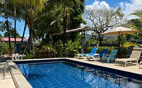 Rooms&Pool Macaws